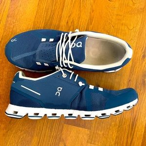 On Cloud Running Shoes 8.5 Women